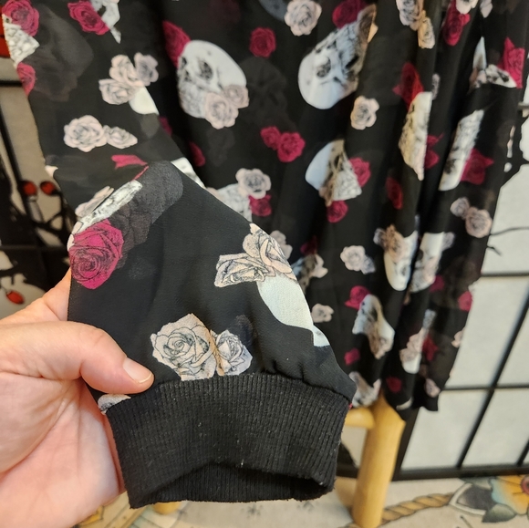 Torrid sheer pullover - Picture 2 of 4